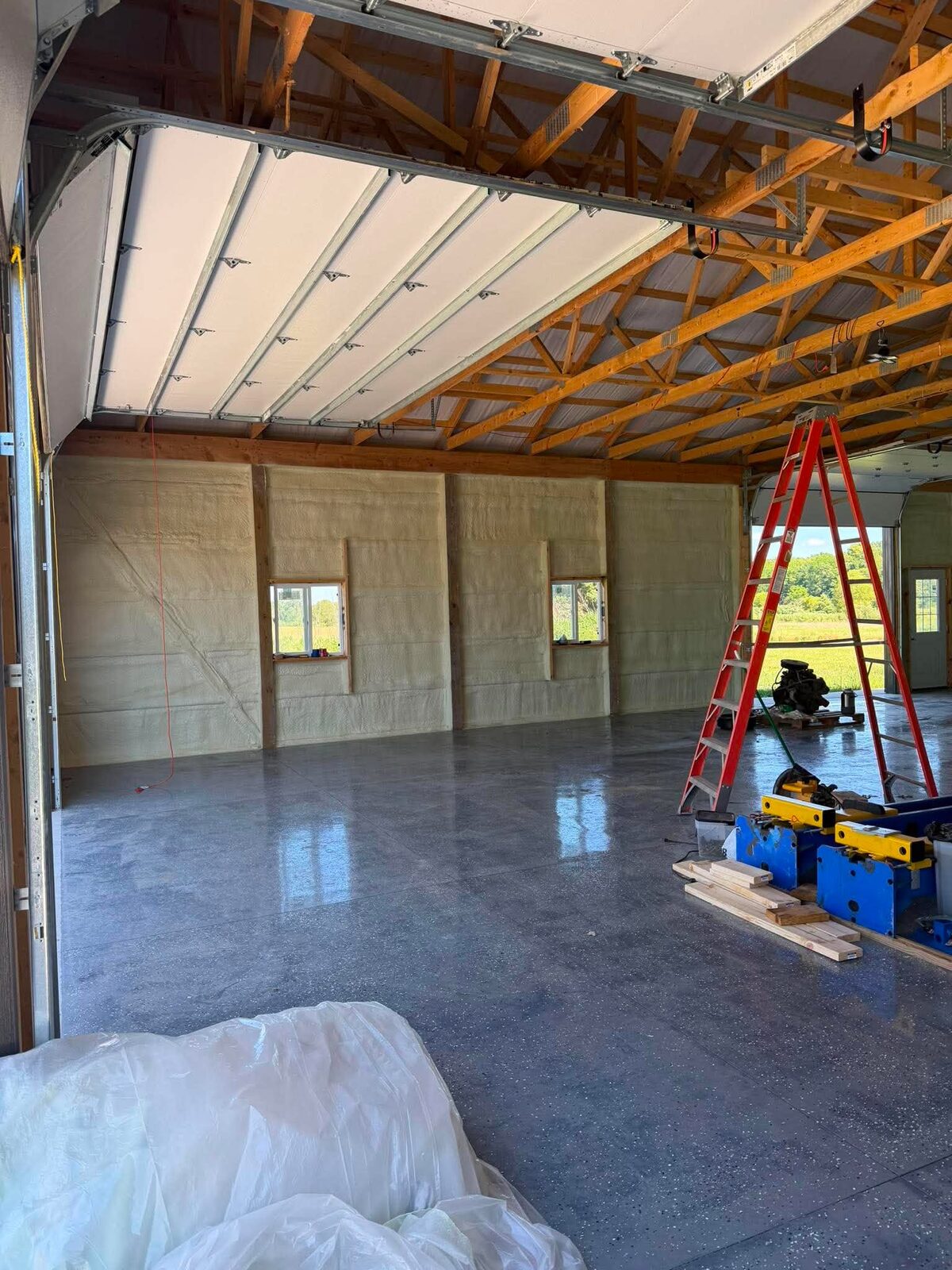 Wide flake epoxy floor